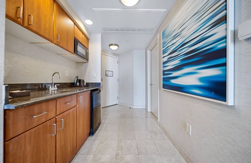 Sunny Isles Beach Resort | Beach Resort Suite with Ocean view!