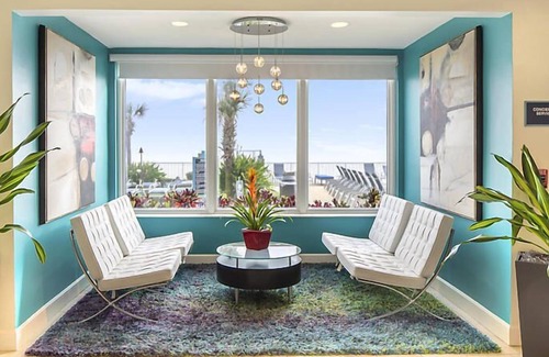 Daytona Beach Shores Resort | Beach Resort with Ocean Front Pool and Hot Tub