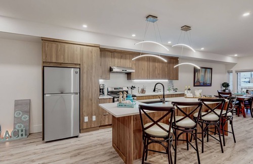 Okanagan-Similkameen House | Beach Retreat at Aisha's Jewel. Luxury town house just minutes from the lake