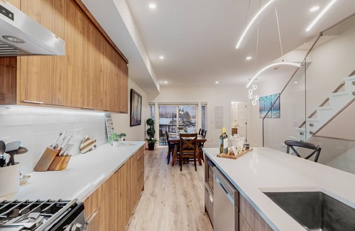 Okanagan-Similkameen House | Beach Retreat at Aisha's Jewel. Luxury town house just minutes from the lake