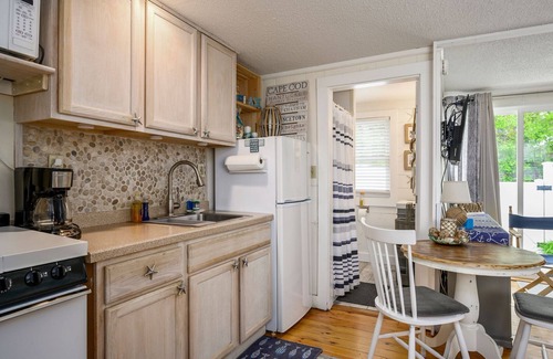 Dennis Port Condo | Beach Retreat I with pool, patio, walk to beach