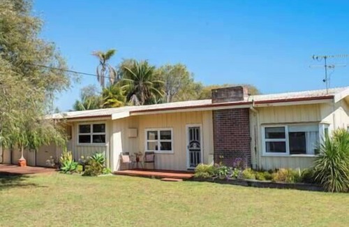 Busselton House | Beach Retreat on Kent- Bikes, Large Backyard, Gas BBQ