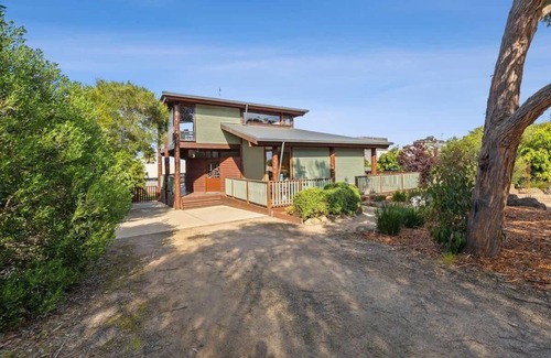 Aireys Inlet House | Beach Retreats I Ocean Views I Pet Friendly