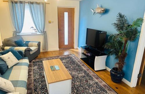 Carlyon Bay House | Beach Road- short walk to Charlestown, Carlyon Bay & coastal paths- dog friendly