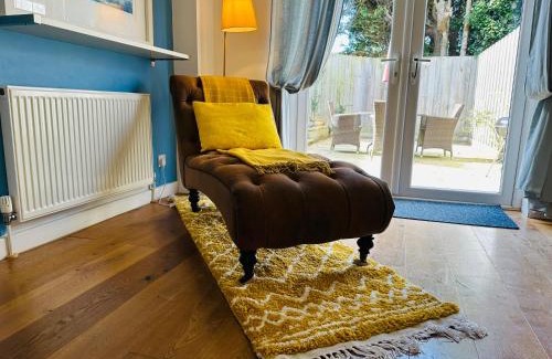 Carlyon Bay House | Beach Road- short walk to Charlestown, Carlyon Bay & coastal paths- dog friendly