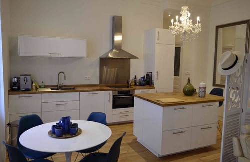 Old Town Apartment | Beach & Serenity: Fully renovated 1 Bd Apt, 10meters from the beach