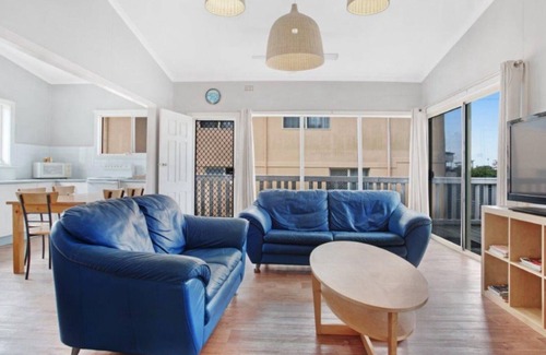 Hawks Nest House | Beach Shack - 7 Beach Road