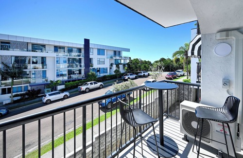 Alexandra Headland Apartment | Beach Side Bliss 1 B/R Retreat