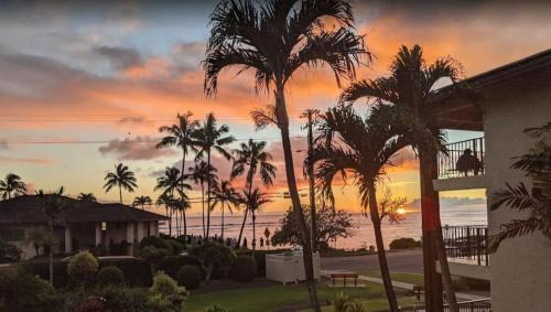 Poipu Apartment | BEACH SIDE Condo at Lawai Beach Resort - POOLS + HOT TUBS