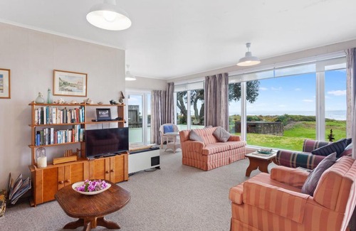 Ohope House | Beach Side - Ohope Holiday Home
