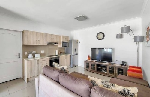 Cape Town Apartment | Beach-side, tranquil coastal retreat apartment