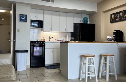 Bridgeport Heights Condo | Beach Side 1-bdrm, AC, Wifi, kitchenette, balcony, direct ocean view.