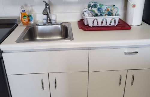 Bridgeport Heights Condo | Beach Side 1-bdrm, AC, Wifi, kitchenette, balcony, direct ocean view.