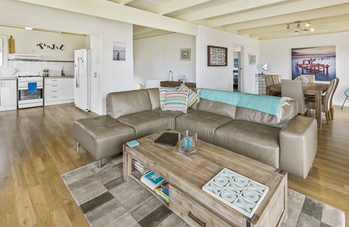 Paynesville House | Beach-style family and pet friendly accommodation, close to the foreshore