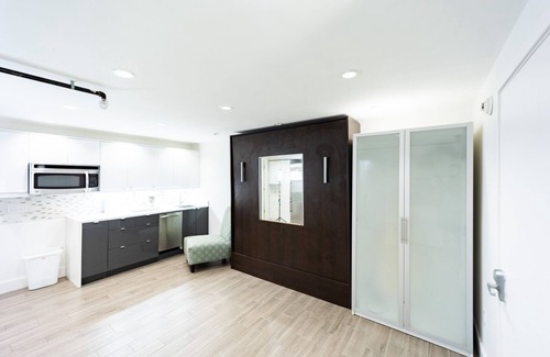 Rehoboth Beach Hotel | BEACH SUITE - 2 King Beds, Kitchen, Pool Hot Tub, Walk to Beach, Pet Friendly