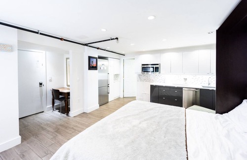 Rehoboth Beach Hotel | BEACH SUITE - 2 King Beds, Kitchen, Pool Hot Tub, Walk to Beach, Pet Friendly