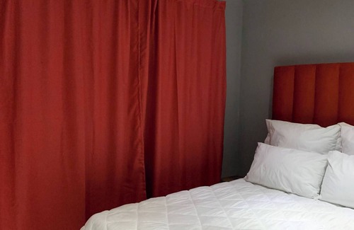 Motherwell Bed & Breakfast | Beach view, en-suite bedroom
