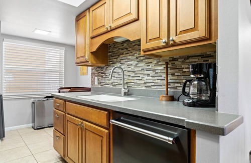 Madeira Beach Condo | Beach View - John's Pass - Madeira Norte #208