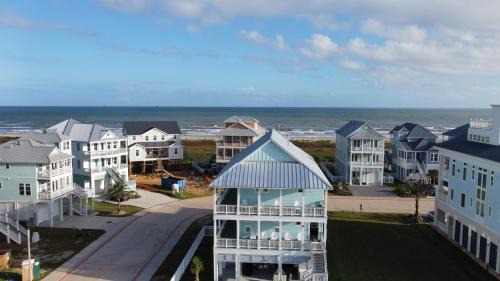 Galveston House | Beach view, prime location, EV charger, 6 parking