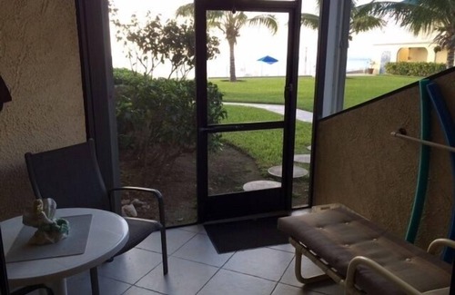 Seven Mile Beach Condo | Beach View Property On 7 Mile Beach Cayman Reef 19