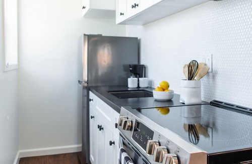 Downtown Apartment | Beach View Suite, within steps to the beach!