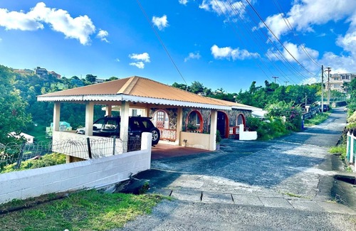 Kingstown House | Beach Views-Sion Hill Bay