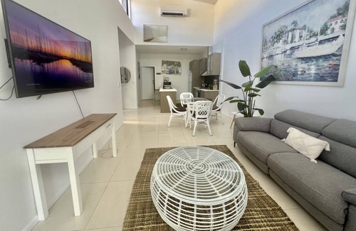 Margate House | Beach views Trendy across road from Suttons Beach Margate sea views Dual living