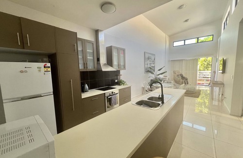 Margate House | Beach views Trendy across road from Suttons Beach Margate sea views Dual living