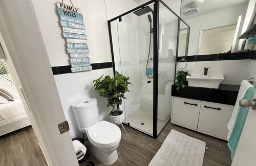 Margate House | Beach views Trendy across road from Suttons Beach Margate sea views Dual living