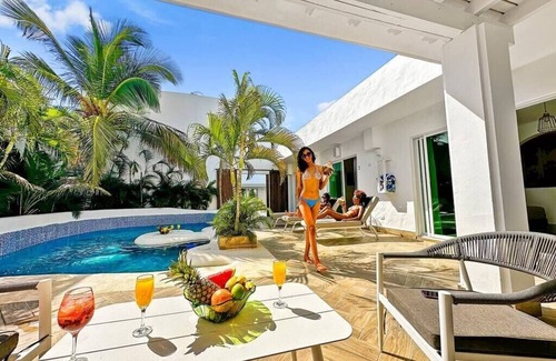 Punta Cana House | Beach Villa for 18 Guests –2 Pools, Jacuzzi and Maid