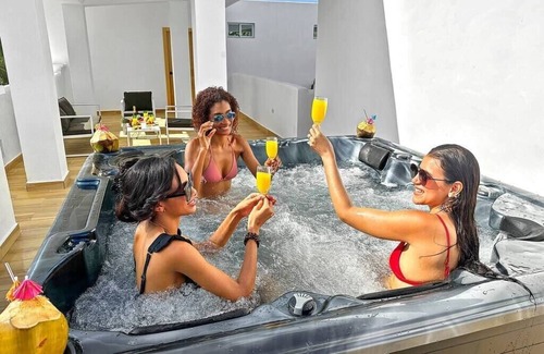 Punta Cana House | Beach Villa for 18 Guests –2 Pools, Jacuzzi and Maid