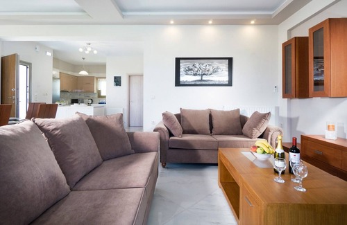 Kamisiana Villa | Beach Villa I with 4 bedrooms and a private pool next to the beach