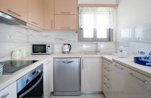 Kamisiana Villa | Beach Villa I with 4 bedrooms and a private pool next to the beach