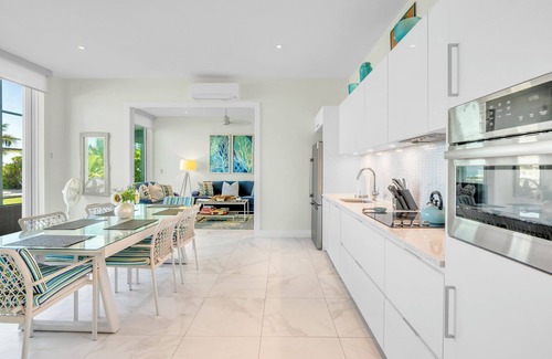 Jimmy Hill Villa | Beach Villa Steps from the Beach Luxury Stay Private Pool 2 miles from airport