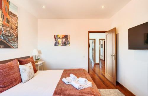 Vila Cha House | Beach Villa with Jacuzzi & Garage by HostWise