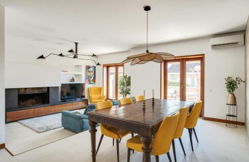 Vila Cha House | Beach Villa with Jacuzzi & Garage by HostWise