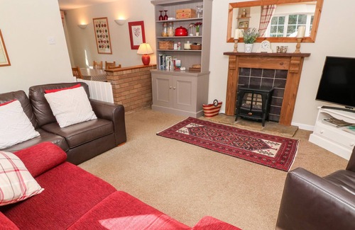 Gorran Haven Cottage | BEACH WAY COTTAGE, family friendly, with a garden in Gorran Haven