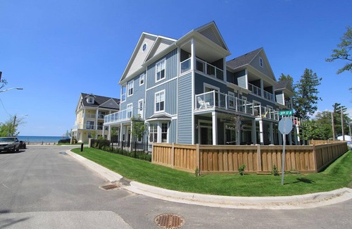 Wasaga Beach House | Beach1. com - Beach House # 4 - Beachfront Wasanga Beach