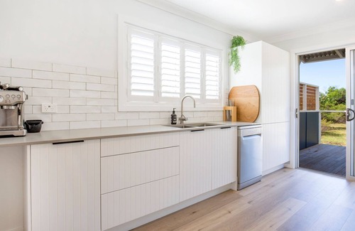 Currarong House | Beachcomber @ Currarong - Pet Friendly - 5 Mins Walk to Currarong Rockpools