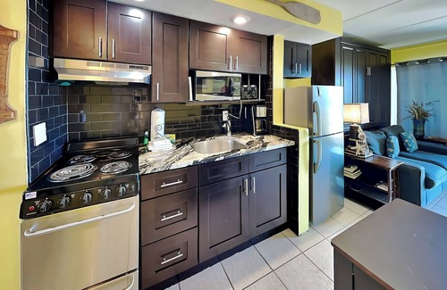 Crescent Beach Condo | Beacher's Lodge 307 | Beachfront Views & Easy Access to Pool!