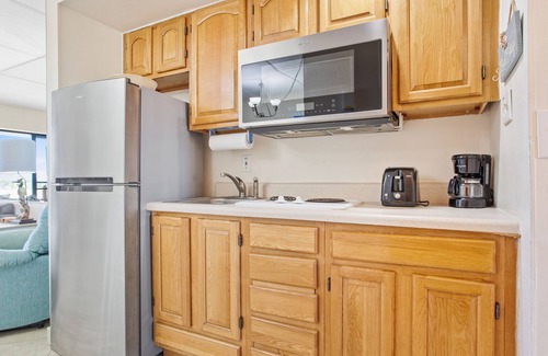 Crescent Beach Condo | Beacher's Oceanfront Patio Plus Suite with onsite Front desk and Service
