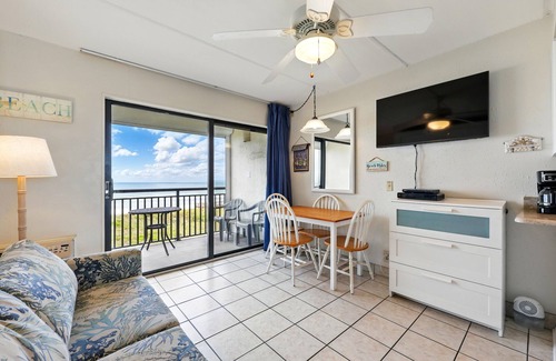 Crescent Beach Condo | Beacher's Oceanfront Balcony Suite with onsite Front Desk and Staff