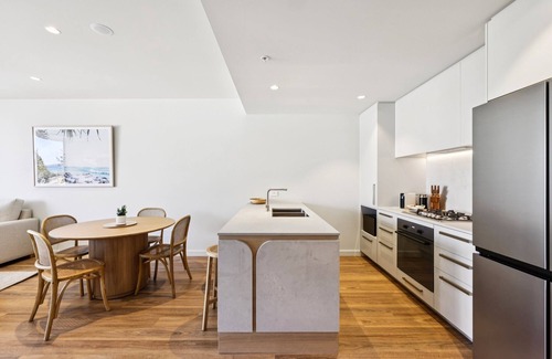 Coolangatta Apartment | Beachfront 1-Bed Flat with Pool & Gym Access