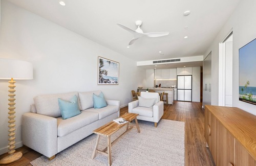 Coolangatta Apartment | Beachfront 1-Bed Flat with Pool & Gym Access