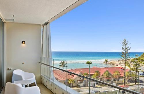 Coolangatta Apartment | Beachfront 1-Bed Flat with Pool & Gym Access