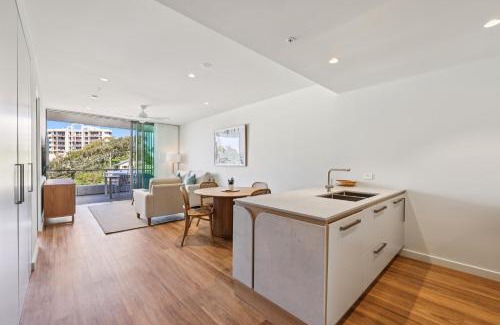 Coolangatta Apartment | Beachfront 1-Bed Flat with Pool & Gym Access