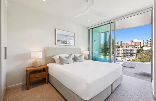 Coolangatta Apartment | Beachfront 1-Bed Flat with Pool & Gym Access