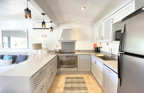 Porters Condo | Beachfront 2 bedroom Glitter Bay 109