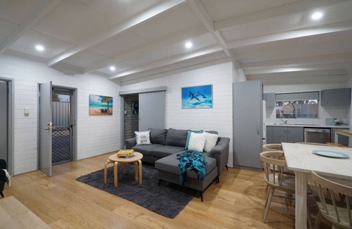 Quinns Rocks Apartment | Beachfront 3BR Home with Stunning Ocean Views