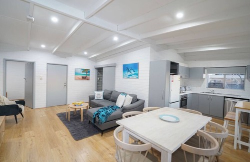 Quinns Rocks Apartment | Beachfront 3BR Home with Stunning Ocean Views